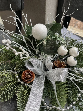 Zdjęcie nr 22 z galerii Świąteczna atmosfera UTW &ndash; warsztaty tworzenia bożonarodzeniowych stroik&oacute;w