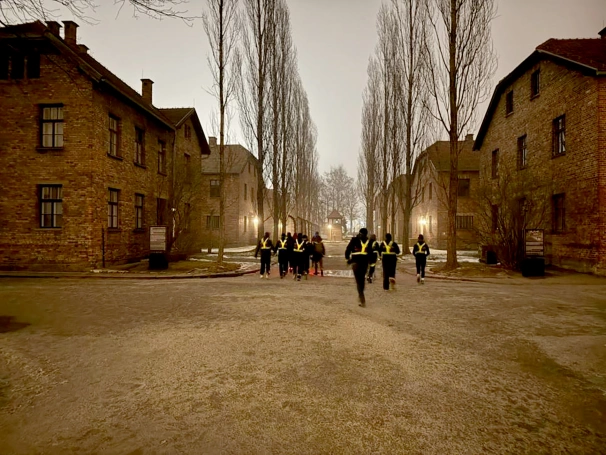 Zdjęcie nr 3 z galerii VII Marsz Pamięci Akademii WSB - Muzeum Auschwitz - Wodzisław Śląski