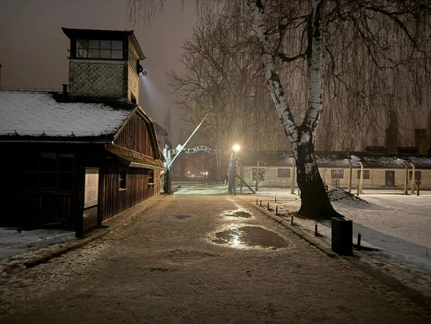 Zdjęcie nr 1 z galerii VII Marsz Pamięci Akademii WSB - Muzeum Auschwitz - Wodzisław Śląski
