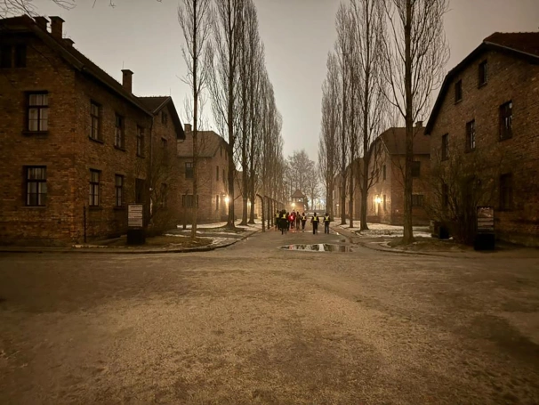 Zdjęcie nr 2 z galerii VII Marsz Pamięci Akademii WSB - Muzeum Auschwitz - Wodzisław Śląski