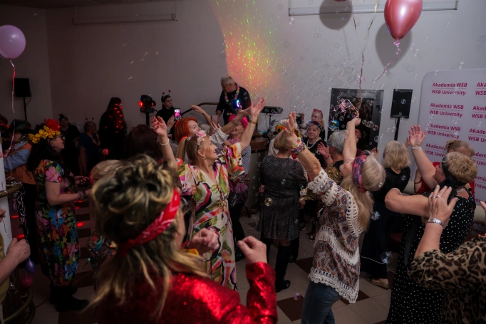 Zdjęcie nr 20 z galerii Dzieci Kwiat&oacute;w przejęły UTW - Wielki Bal Karnawałowy w Akademii WSB!