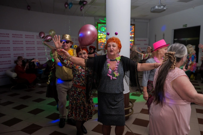 Zdjęcie nr 8 z galerii Dzieci Kwiat&oacute;w przejęły UTW - Wielki Bal Karnawałowy w Akademii WSB!