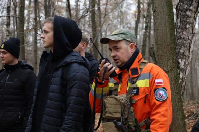 Zdjęcie nr 11 z galerii Zajęcia terenowe &ndash; symulacja poszukiwań os&oacute;b zaginionych w rozległym terenie otwartym