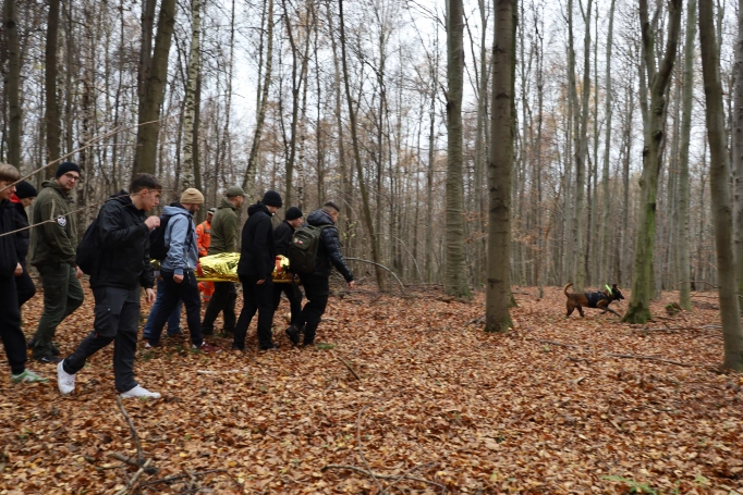 Zdjęcie nr 6 z galerii Zajęcia terenowe &ndash; symulacja poszukiwań os&oacute;b zaginionych w rozległym terenie otwartym