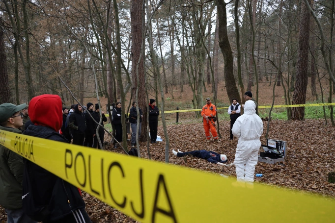 Zdjęcie nr 1 z galerii Zajęcia terenowe &ndash; symulacja poszukiwań os&oacute;b zaginionych w rozległym terenie otwartym