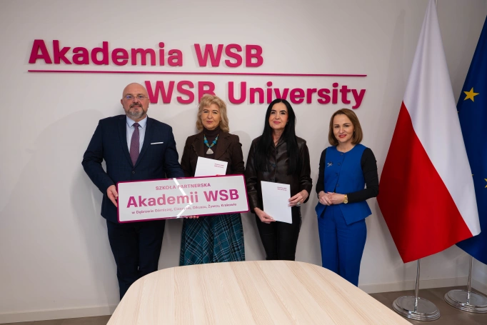 Zdjęcie nr 2 z galerii III LO im. Adama Mickiewicza w Katowicach dołącza do grona szk&oacute;ł objętych patronatem Akademii WSB