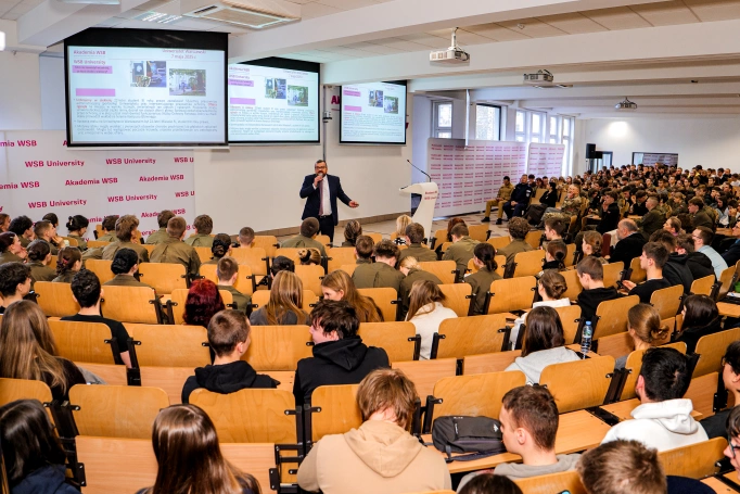 Zdjęcie nr 20 z galerii Od alarmu po cyberzagrożenia. Akademia WSB szkoli w reagowaniu na kryzysy