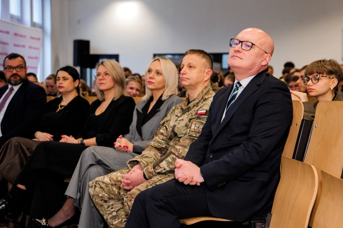 Zdjęcie nr 2 z galerii Od alarmu po cyberzagrożenia. Akademia WSB szkoli w reagowaniu na kryzysy