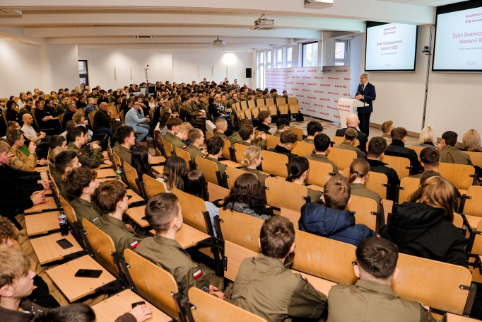 Zdjęcie nr 3 z galerii Od alarmu po cyberzagrożenia. Akademia WSB szkoli w reagowaniu na kryzysy