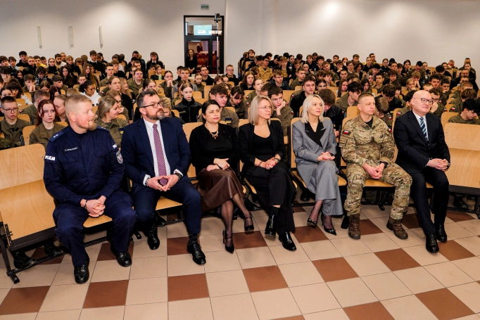 Zdjęcie nr 4 z galerii Od alarmu po cyberzagrożenia. Akademia WSB szkoli w reagowaniu na kryzysy