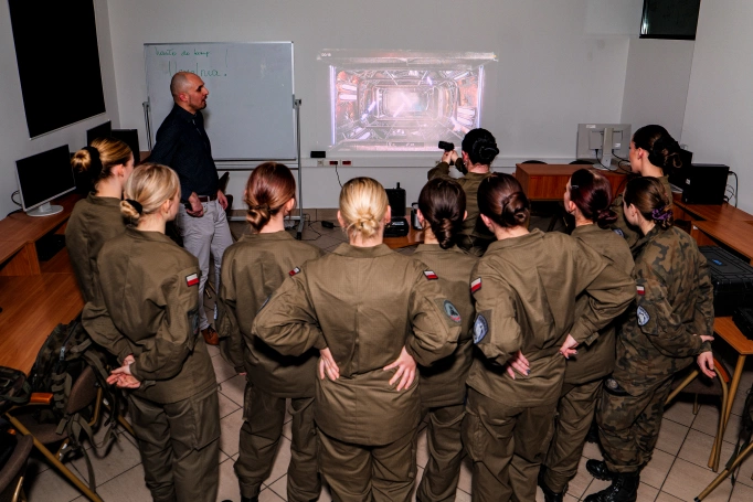 Zdjęcie nr 26 z galerii Od alarmu po cyberzagrożenia. Akademia WSB szkoli w reagowaniu na kryzysy