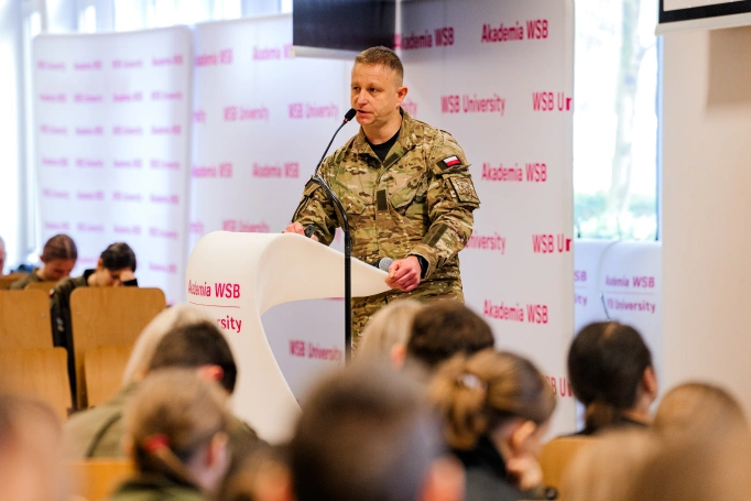 Zdjęcie nr 15 z galerii Od alarmu po cyberzagrożenia. Akademia WSB szkoli w reagowaniu na kryzysy