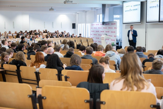 Zdjęcie nr 45 z galerii Dzien otwarty AWSB