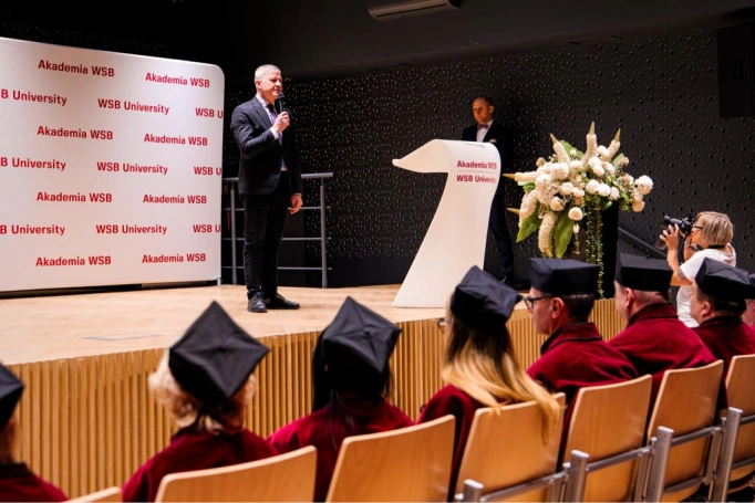 Zdjęcie nr 45 z galerii Gala Wręczenia Dyplom&oacute;w  12.03.2026 