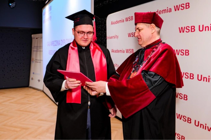 Zdjęcie nr 100 z galerii Gala Wręczenia Dyplom&oacute;w  12.03.2026 