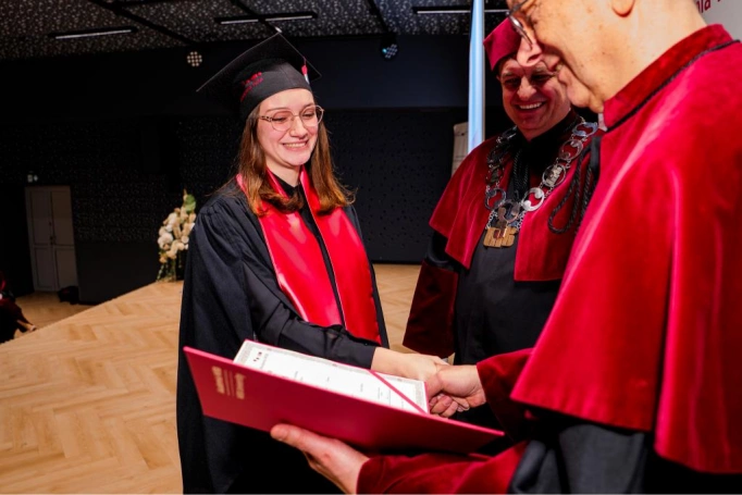 Zdjęcie nr 113 z galerii Gala Wręczenia Dyplom&oacute;w  12.03.2026 