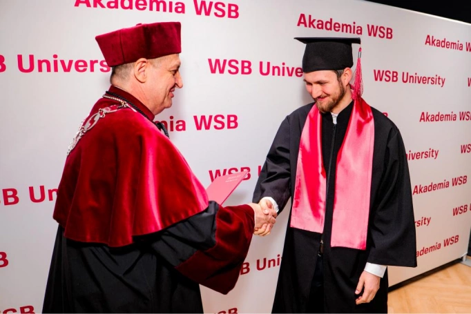 Zdjęcie nr 117 z galerii Gala Wręczenia Dyplom&oacute;w  12.03.2026 