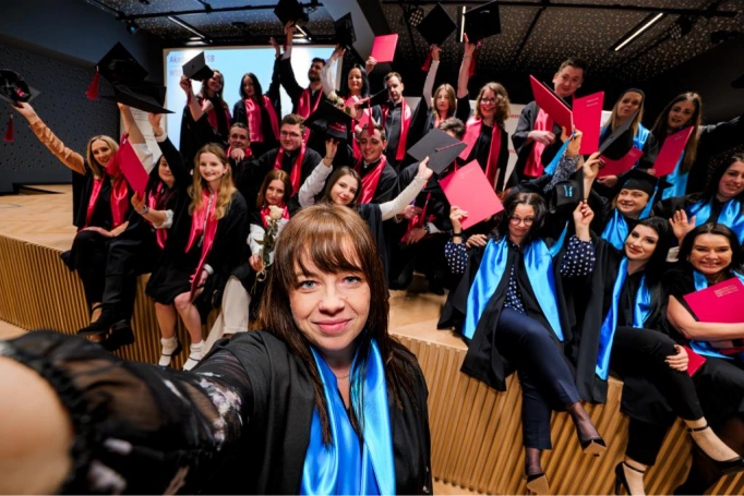 Zdjęcie nr 129 z galerii Gala Wręczenia Dyplom&oacute;w  12.03.2026 