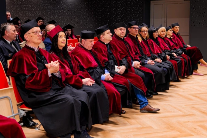 Zdjęcie nr 31 z galerii Gala Wręczenia Dyplom&oacute;w  12.03.2026 