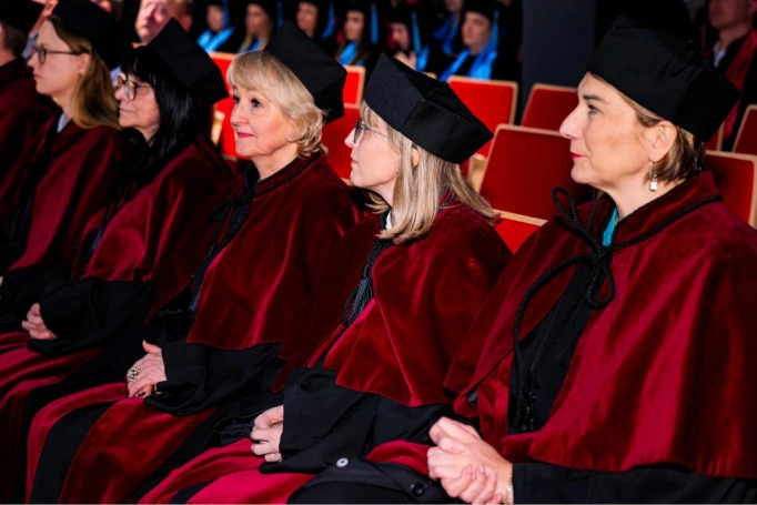 Zdjęcie nr 34 z galerii Gala Wręczenia Dyplom&oacute;w  12.03.2026 