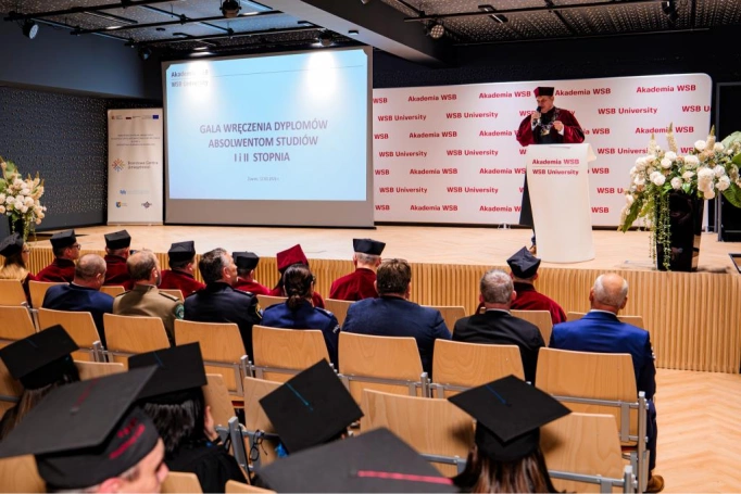 Zdjęcie nr 36 z galerii Gala Wręczenia Dyplom&oacute;w  12.03.2026 