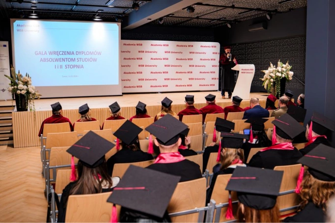 Zdjęcie nr 37 z galerii Gala Wręczenia Dyplom&oacute;w  12.03.2026 
