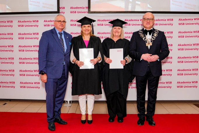 Zdjęcie nr 41 z galerii Nowi absolwenci studi&oacute;w podyplomowych Akademii WSB odebrali dyplomy