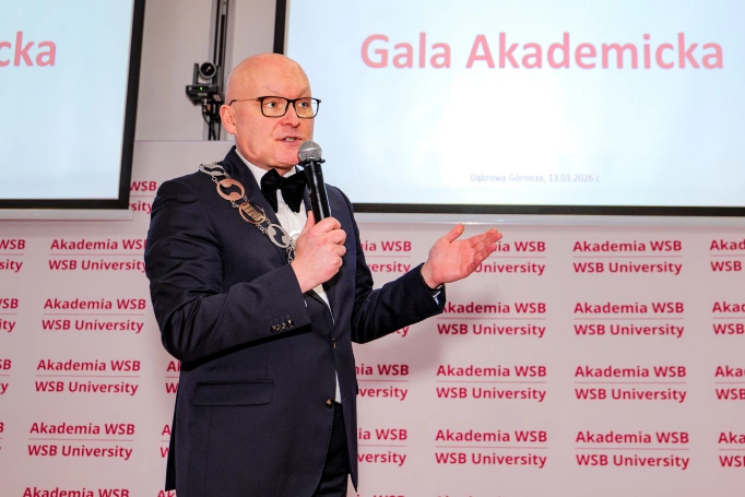 Zdjęcie nr 46 z galerii Nowi absolwenci studi&oacute;w podyplomowych Akademii WSB odebrali dyplomy