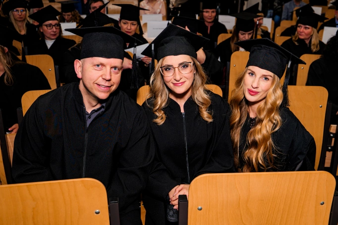 Zdjęcie nr 5 z galerii Nowi absolwenci studi&oacute;w podyplomowych Akademii WSB odebrali dyplomy