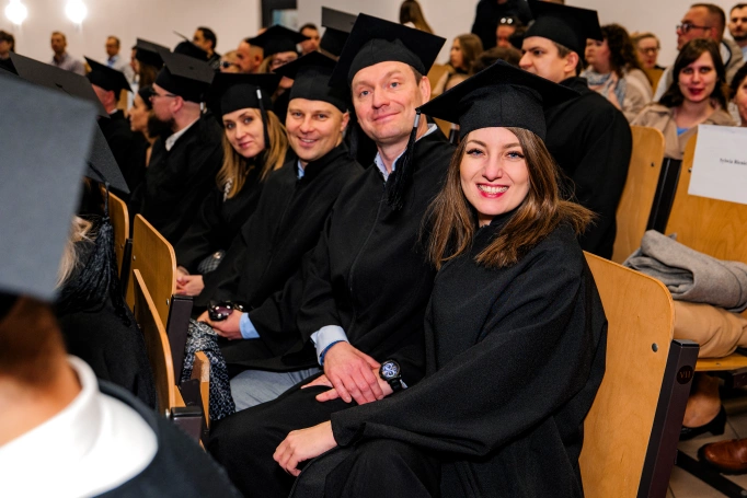 Zdjęcie nr 6 z galerii Nowi absolwenci studi&oacute;w podyplomowych Akademii WSB odebrali dyplomy