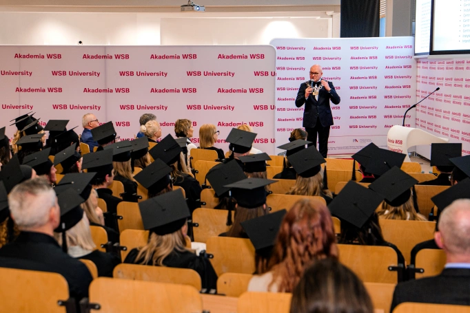 Zdjęcie nr 13 z galerii Nowi absolwenci studi&oacute;w podyplomowych Akademii WSB odebrali dyplomy