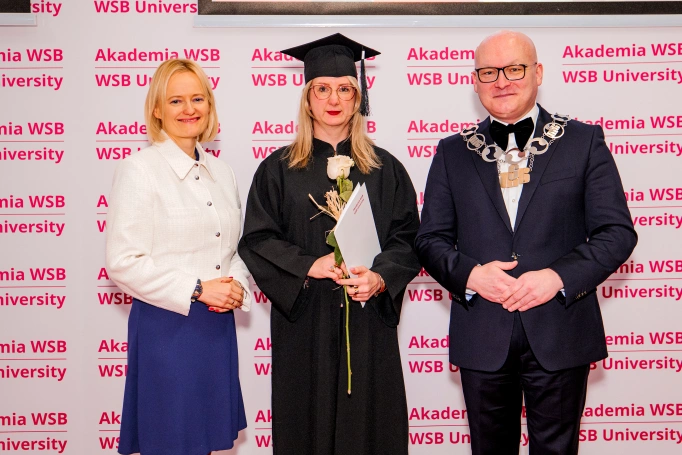 Zdjęcie nr 15 z galerii Nowi absolwenci studi&oacute;w podyplomowych Akademii WSB odebrali dyplomy