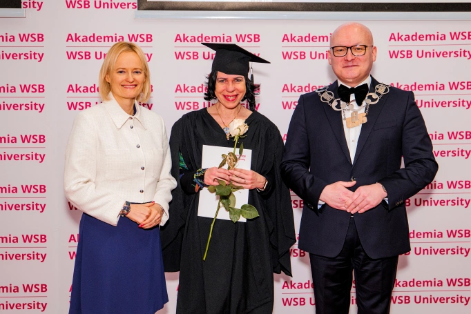 Zdjęcie nr 18 z galerii Nowi absolwenci studi&oacute;w podyplomowych Akademii WSB odebrali dyplomy