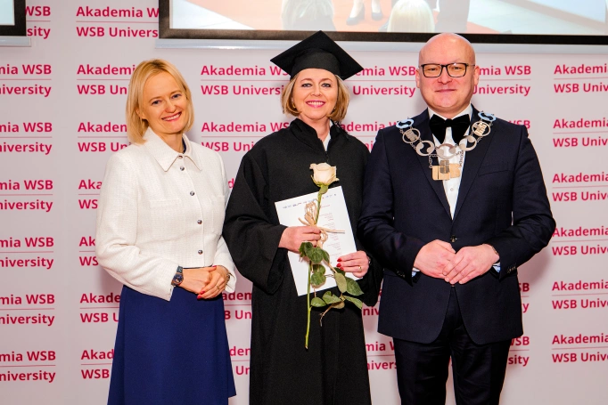 Zdjęcie nr 21 z galerii Nowi absolwenci studi&oacute;w podyplomowych Akademii WSB odebrali dyplomy