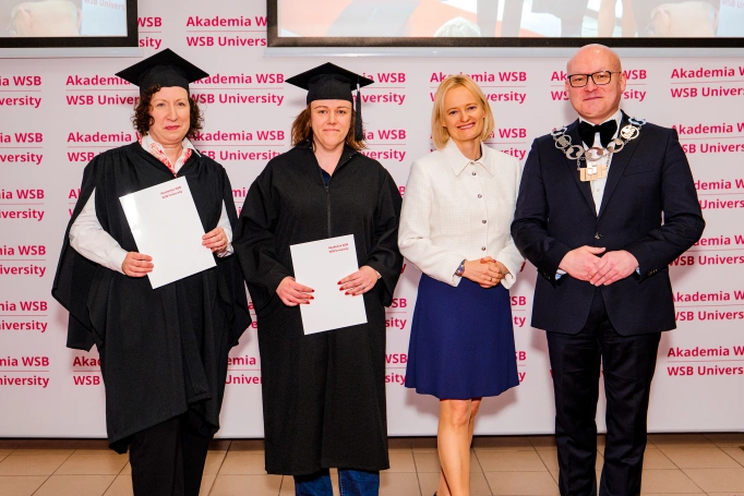 Zdjęcie nr 24 z galerii Nowi absolwenci studi&oacute;w podyplomowych Akademii WSB odebrali dyplomy