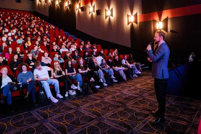 Zdjęcie nr 12 z galerii Od deepfake&rsquo;&oacute;w po pierwszą pomoc &ndash; Festiwal Nauki Akademii WSB w Katowicach