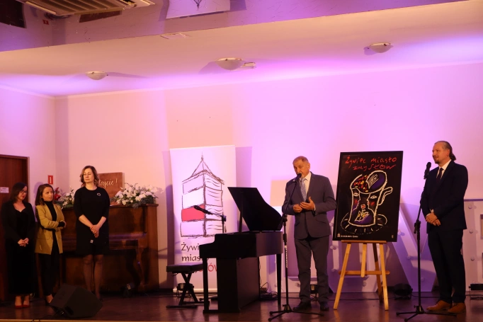 Zdjęcie nr 9 z galerii Gala Jubileuszowa z okazji 10-lecia Festiwalu Żywiec miasto zmySŁ&Oacute;W