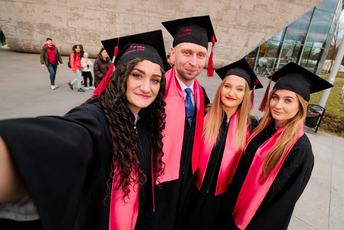 Zdjęcie nr 36 z galerii Gala studi&oacute;w I i II stopnia Krak&oacute;w 25.03