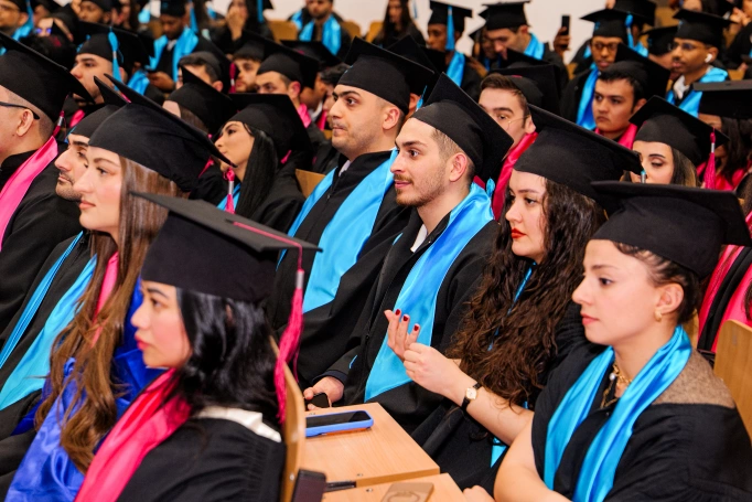 Zdjęcie nr 8 z galerii Międzynarodowa Gala Absolwent&oacute;w Akademii WSB w Dąbrowie G&oacute;rniczej