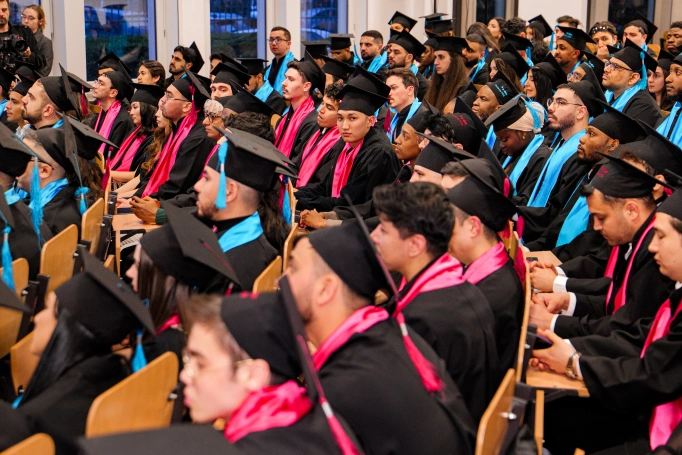 Zdjęcie nr 9 z galerii Międzynarodowa Gala Absolwent&oacute;w Akademii WSB w Dąbrowie G&oacute;rniczej