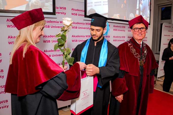 Zdjęcie nr 17 z galerii Międzynarodowa Gala Absolwent&oacute;w Akademii WSB w Dąbrowie G&oacute;rniczej