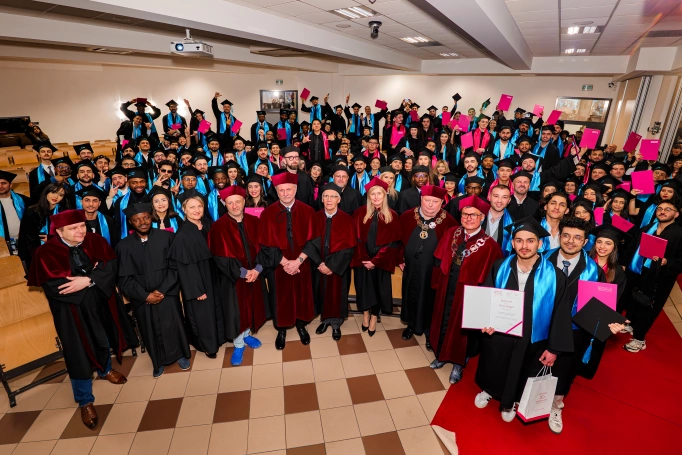 Zdjęcie nr 1 z galerii Międzynarodowa Gala Absolwent&oacute;w Akademii WSB w Dąbrowie G&oacute;rniczej