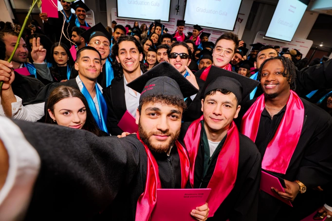 Zdjęcie nr 56 z galerii Międzynarodowa Gala Absolwent&oacute;w Akademii WSB w Dąbrowie G&oacute;rniczej