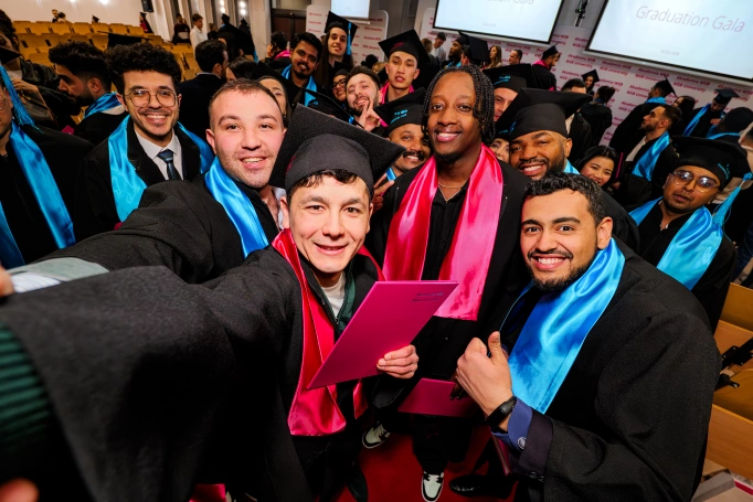 Zdjęcie nr 42 z galerii Międzynarodowa Gala Absolwent&oacute;w Akademii WSB w Dąbrowie G&oacute;rniczej