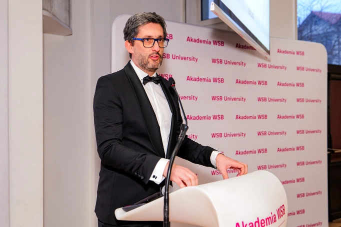 Zdjęcie nr 2 z galerii Międzynarodowa Gala Absolwent&oacute;w Akademii WSB w Dąbrowie G&oacute;rniczej