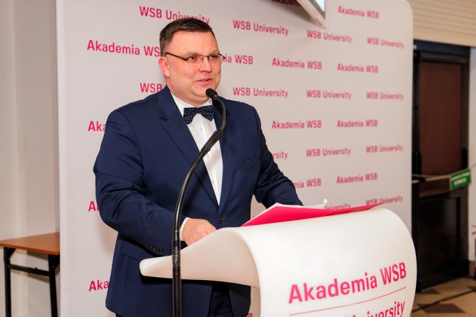 Zdjęcie nr 13 z galerii Gala studi&oacute;w I stopnia w Dąbrowie G&oacute;rniczej 26.03