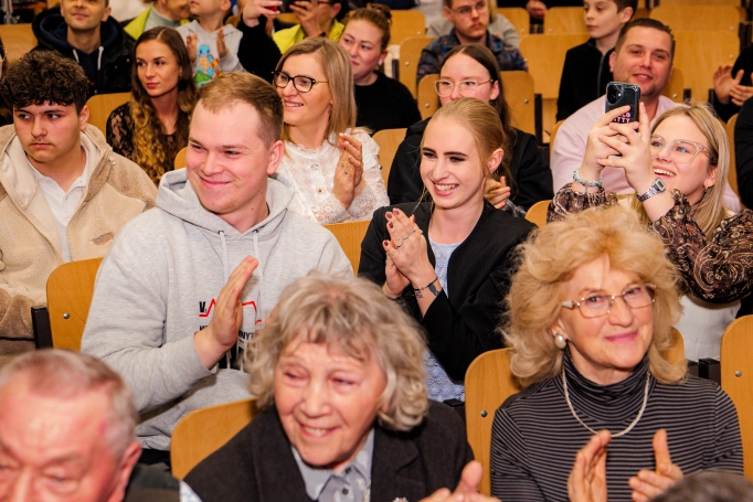 Zdjęcie nr 14 z galerii Gala studi&oacute;w I stopnia w Dąbrowie G&oacute;rniczej 26.03