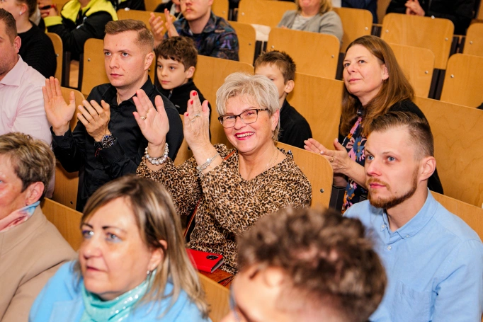 Zdjęcie nr 15 z galerii Gala studi&oacute;w I stopnia w Dąbrowie G&oacute;rniczej 26.03