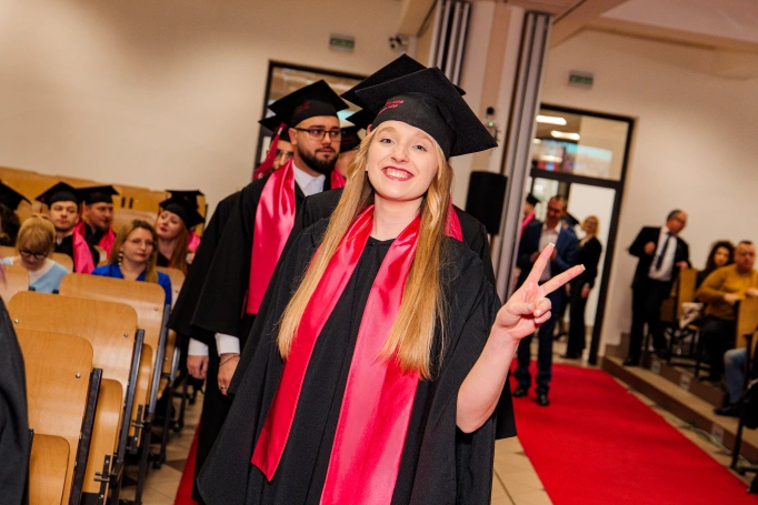 Zdjęcie nr 16 z galerii Gala studi&oacute;w I stopnia w Dąbrowie G&oacute;rniczej 26.03