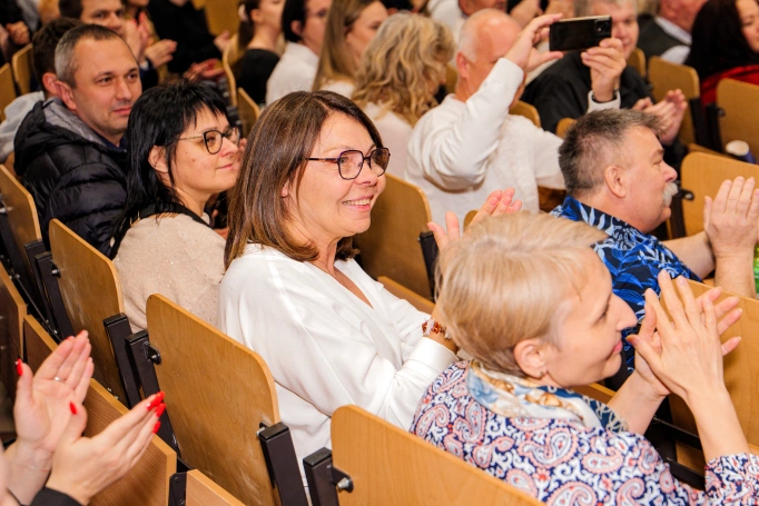 Zdjęcie nr 17 z galerii Gala studi&oacute;w I stopnia w Dąbrowie G&oacute;rniczej 26.03